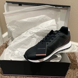 New Men’s Tommy Hilfiger Tommy Logo Cleated Leather runner Sneaker size 11.5